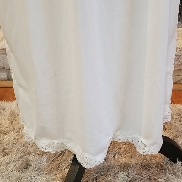 Vintage Half Slip With Lace Detail, Size M - Picture 3 of 9